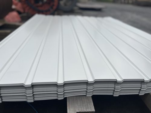 TRAPÉZLEMEZ T-8 0,35 EGYOLDALAS RAL 9002 fényes fehér SZÍNBEN 1013x1600 mm 